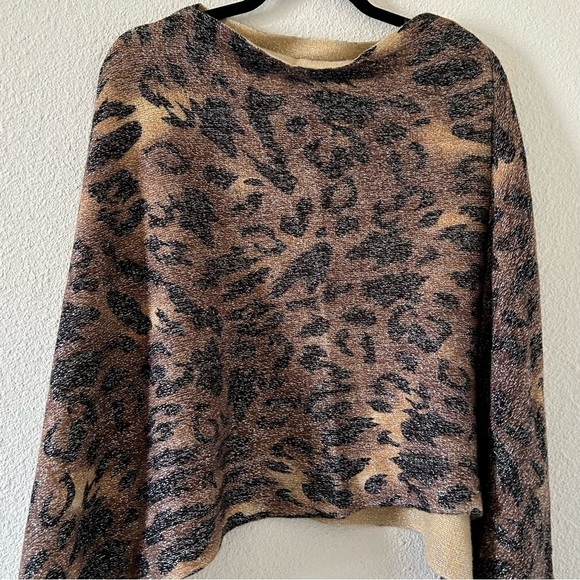 Snow Leopard Print Poncho Shawl Fringe Sides Tan Black Gold One Size - Picture 10 of 11